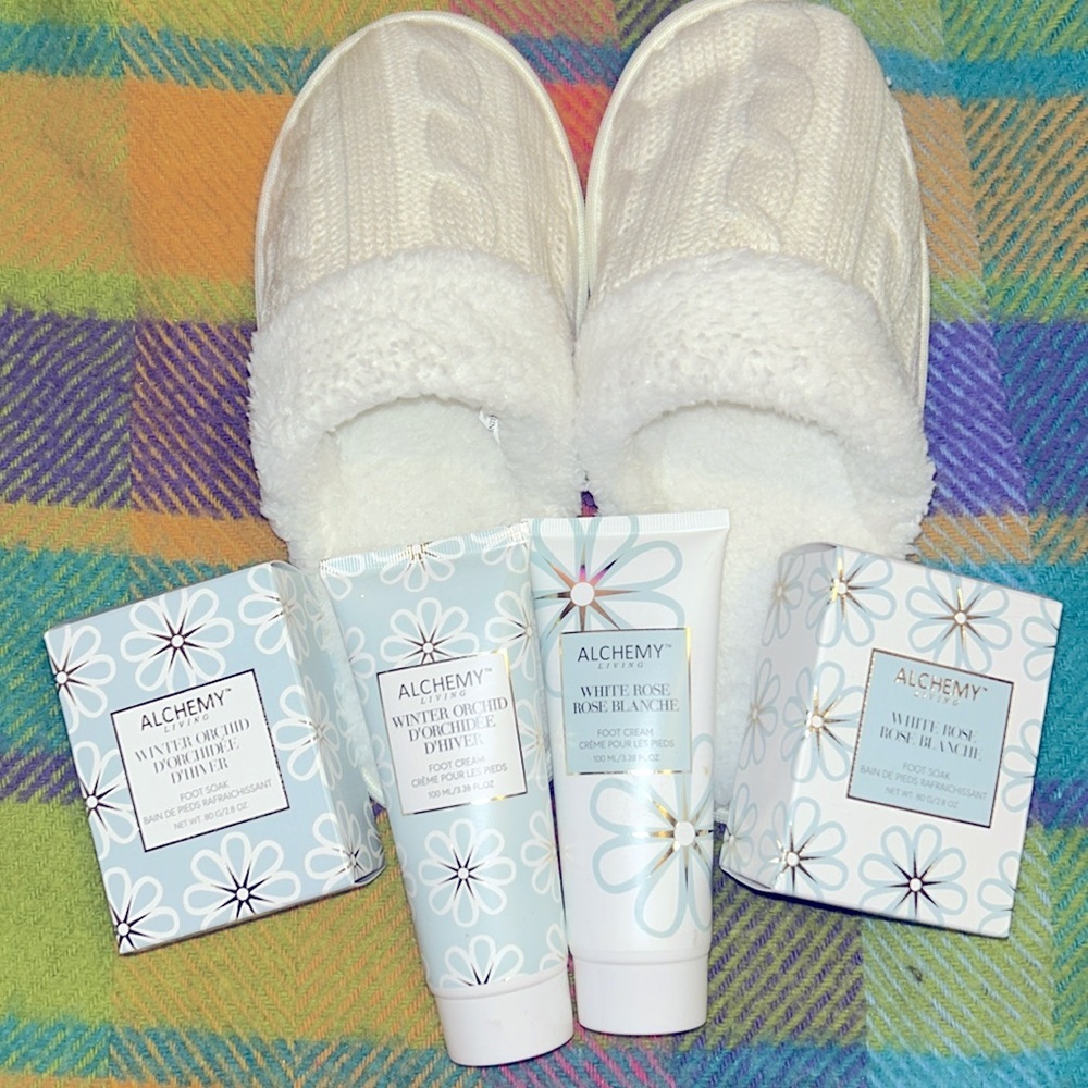 NEW ALCHEMY FOOT CARE SET SLIPPERS FOOT CREAM SOAK gift